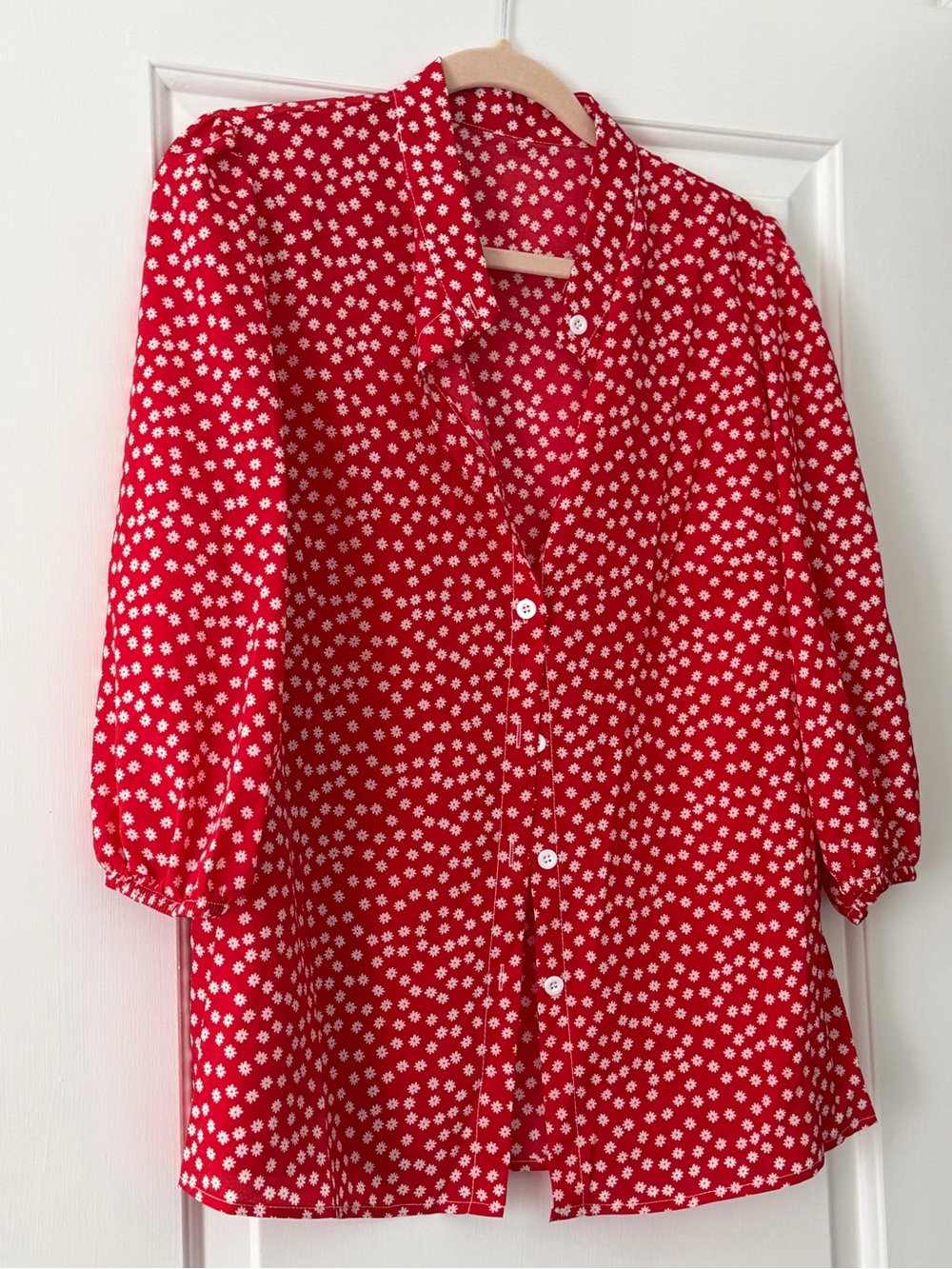 2/$13 Beginning Boutique Red Daisy Print Button-Up Blouse